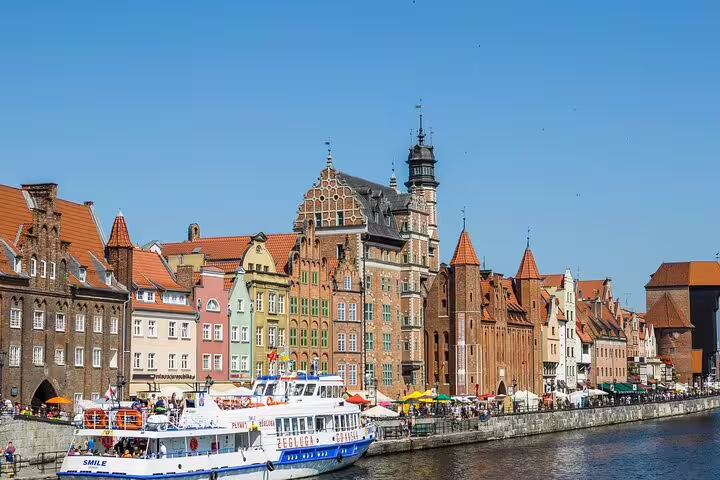 Gdansk Old Town Motlawa River cruise boats and colorful facades, highlights on a self-guided tour