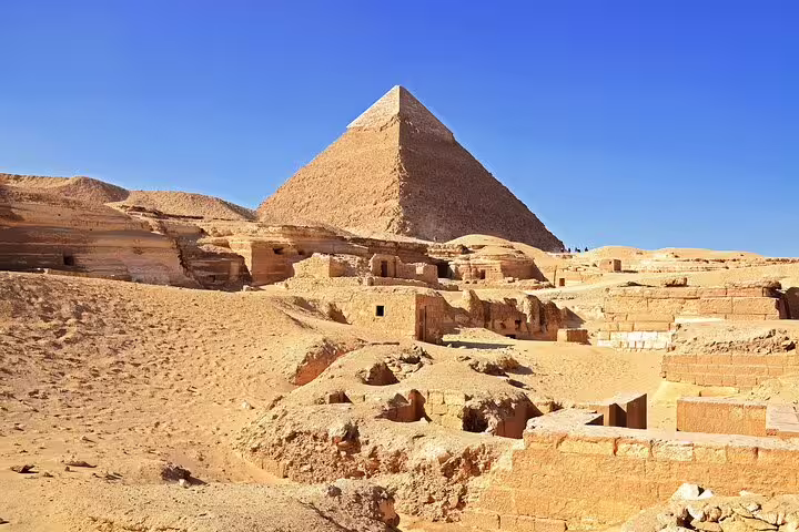 Panoramic view of Giza Plateau pyramid and ancient tombs, Cairo day tour to pyramids and Egyptian Museum
