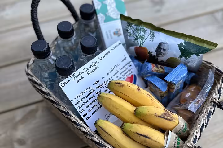 Welcome gift basket with bananas, water bottles, snacks and handwritten note for Golden Circle day trip guests