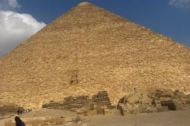 Close-up of the Great Pyramid of Khufu at Giza, iconic stop on a private tour with the Sphinx and Grand Egyptian Museum