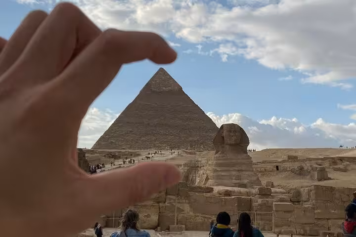 Hand framing the Great Pyramid and Sphinx at Giza, a highlight of 3-day Cairo, Giza and Alexandria private tour
