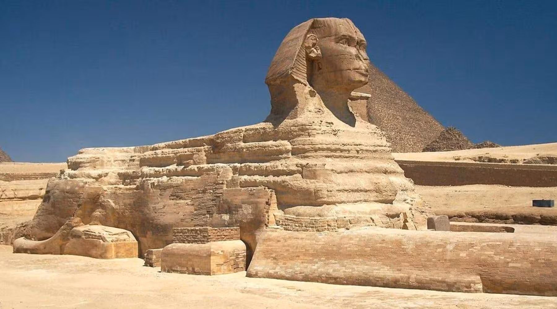 Great Sphinx of Giza with pyramid backdrop on Cairo day tour, exploring Giza Pyramids and the Sphinx