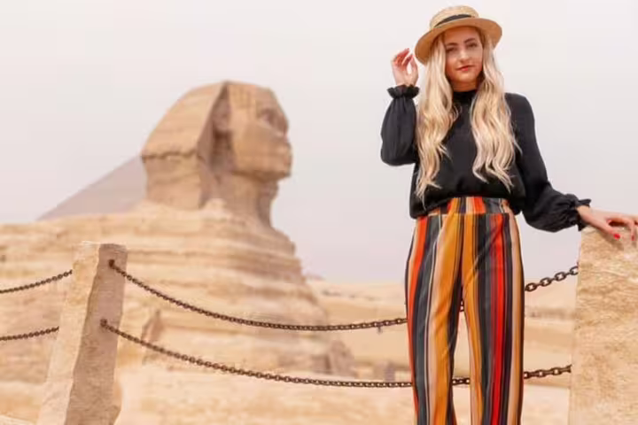 Tourist at the Great Sphinx of Giza during a Port Said to Giza Pyramids and Sakkara private tour