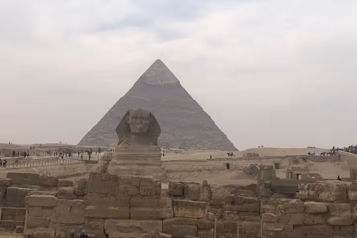 Great Sphinx with the Pyramid of Khafre at Giza, iconic Cairo highlight on 5-day Cairo and Luxor tour