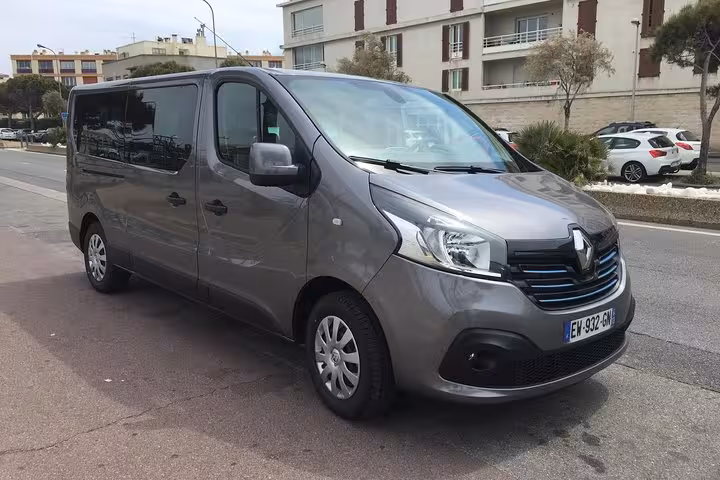 Grey Renault minivan for private transfer Marseille to Lyon, comfortable door-to-door chauffeur service