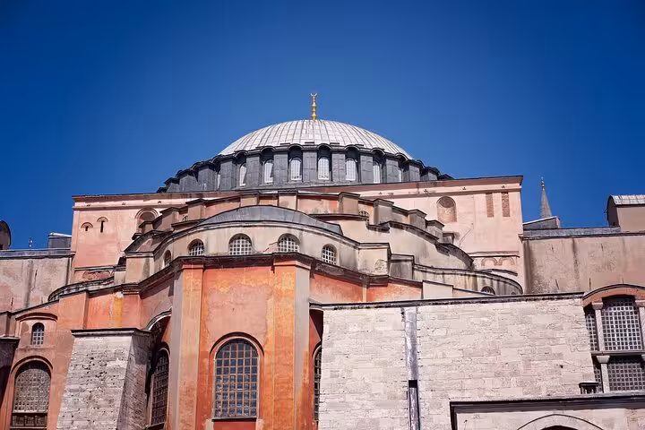 Close-up of Hagia Sophia dome and façade in Istanbul, a highlight on a private guided 3-day tour