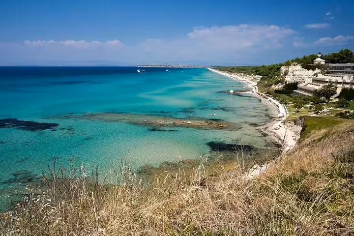 Panoramic view of turquoise Halkidiki coastline and sandy beach, featured on a Thessaloniki private day tour