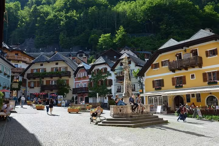 Hallstatt market square with alpine houses, walking time on private day trip from Vienna to Salzburg and Melk