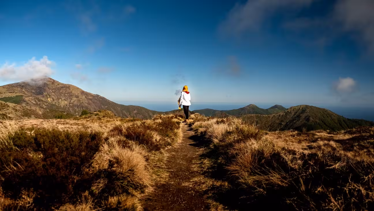 Hiker walking the Pico da Vara trail on São Miguel, Azores, full-day guided trek with mountain views