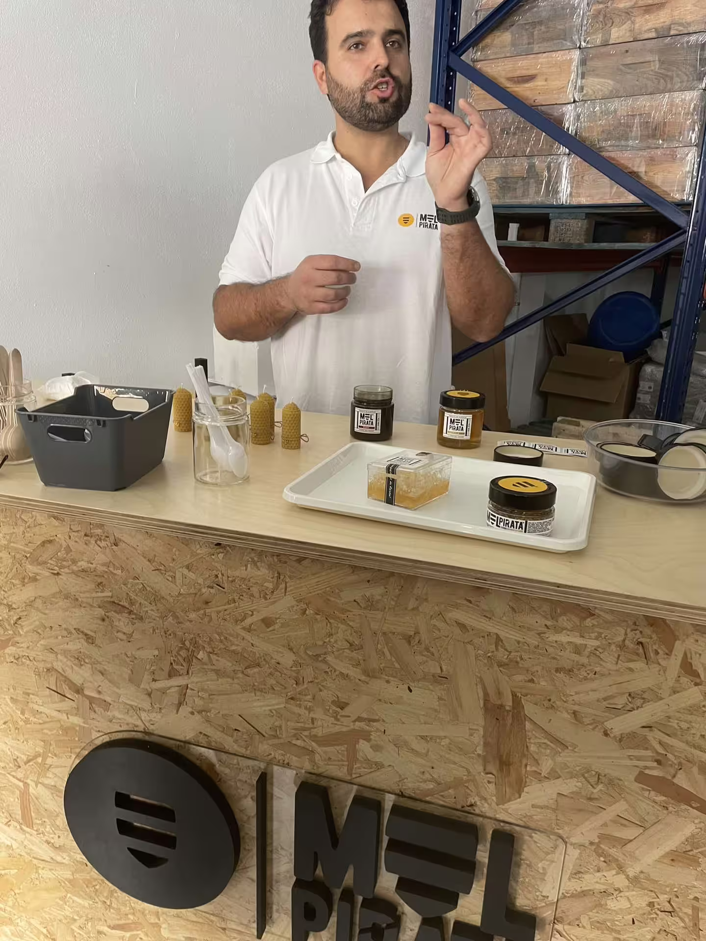 Guide explains honey varieties at a tasting session in Montemor-o-Novo, showcasing local honey products.