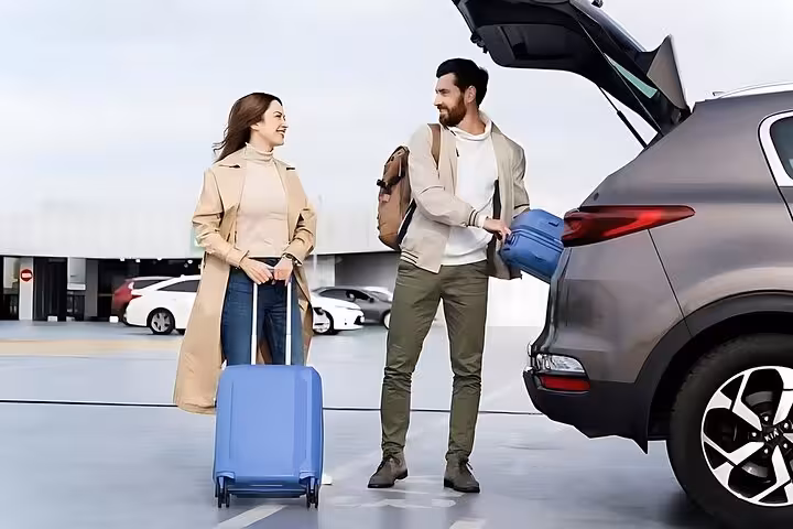 Couple loading luggage into SUV for fast, comfortable Hurghada airport private transfer pickup service