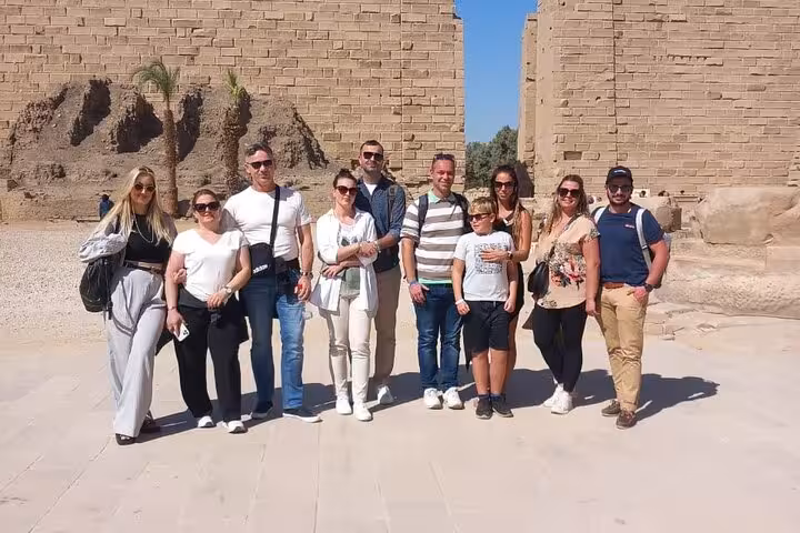 Group photo at Luxor temple entrance on Hurghada to Luxor guided tour with Valley of the Kings visit