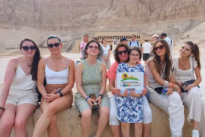 Group photo at Hatshepsut Temple during Hurghada to Luxor excursion, Valley of the Kings and Tutankhamun tomb