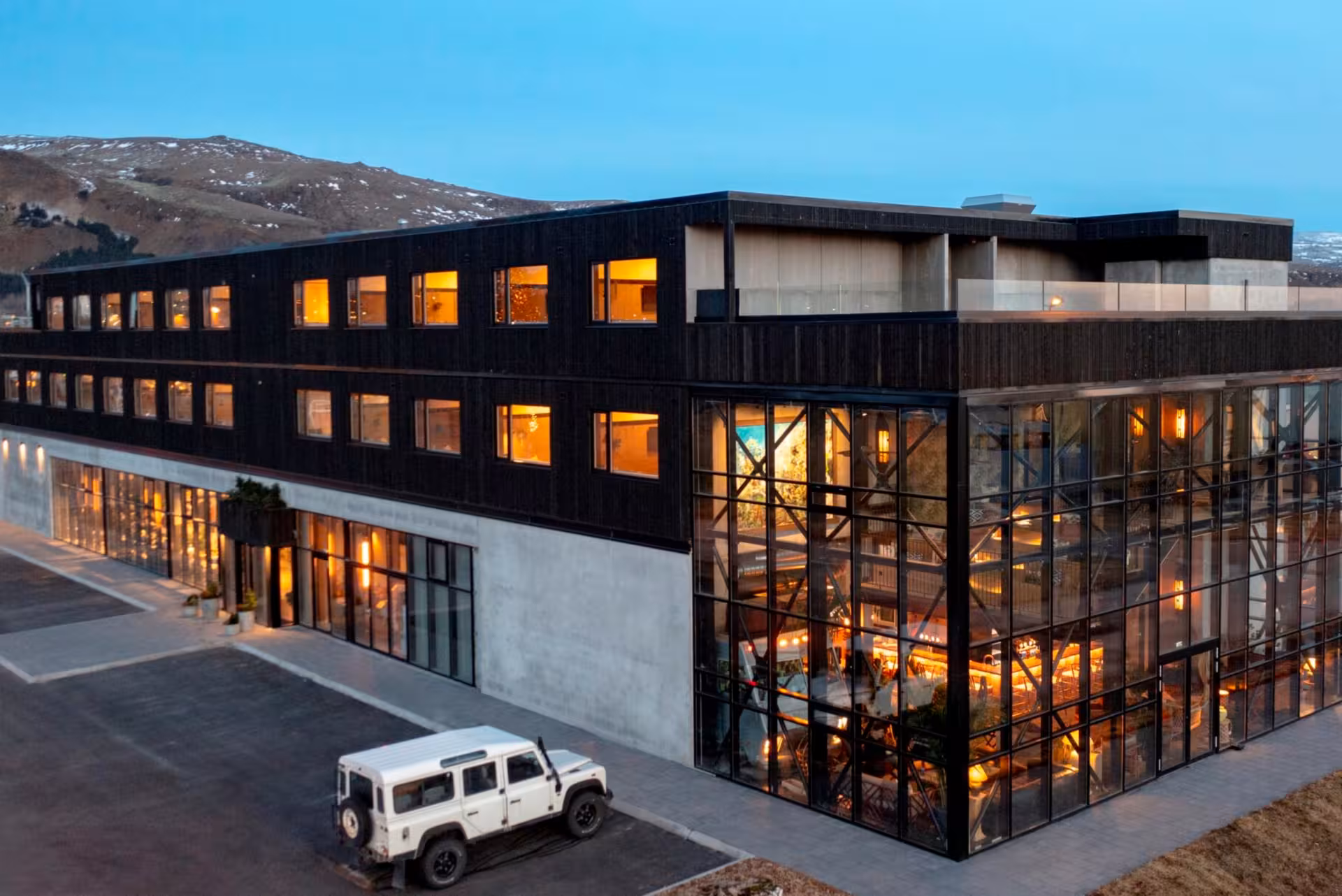 Modern hotel near Hveragerði, ideal base for private Reykjadalur and Grændalur circle hike from Reykjavík