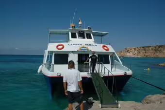 Boarding boat for Ibiza sea excursion from San Antonio to Es Vedrà with guide, aperitif and drinks included