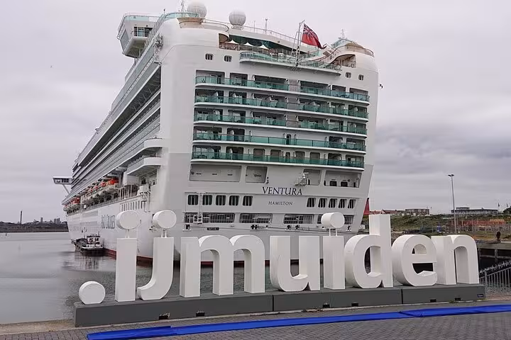 Large IJmuiden sign with cruise ship at port, Amsterdam to IJmuiden private transfer for cruise passengers