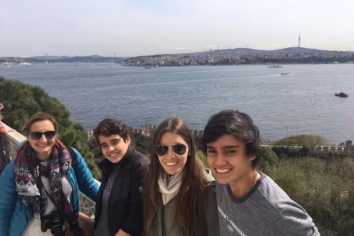 Tour group selfie overlooking the Bosphorus Strait in Istanbul on 6-day Istanbul Cappadocia Spanish tour
