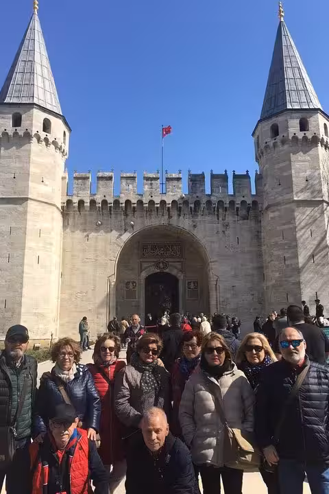 Spanish-speaking travelers at Istanbul Topkapi Palace Gate on 6-day Istanbul Cappadocia tour with flights
