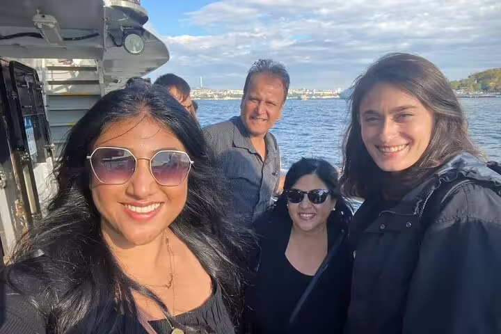 Smiling tourists on a scenic Bosphorus cruise with stunning views during the SKIP-THE-LINE Istanbul private tour from Galataport.