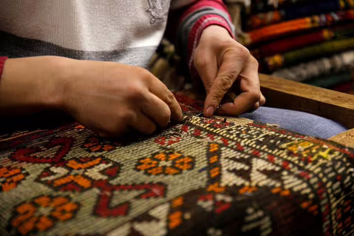 Discover traditional Turkish craftsmanship with intricate carpet weaving in Istanbul's local markets.
