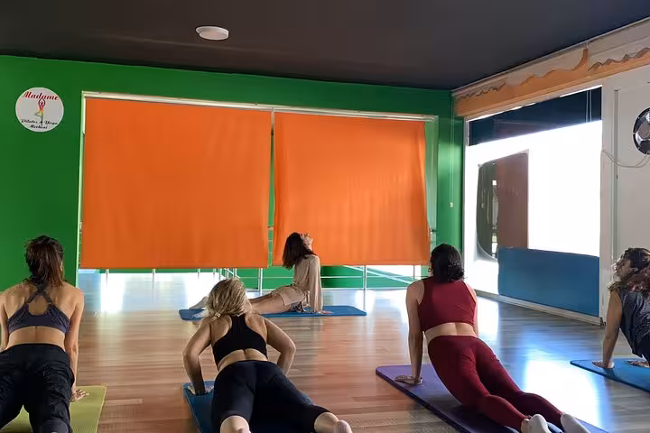 Group yoga class in Istanbul studio, morning flow session before a healthy Turkish breakfast tour