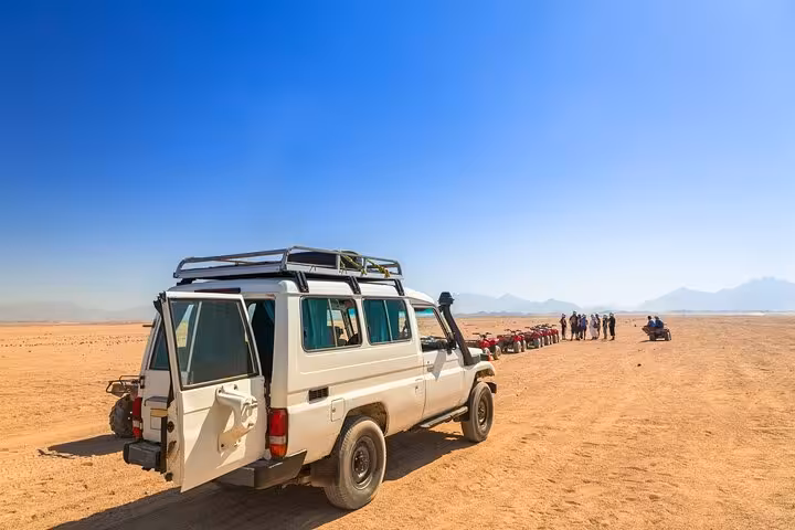 4x4 jeep in Hurghada desert for stargazing safari adventure with Bedouin dinner and camp stop