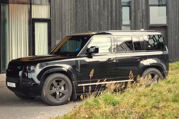Premium black Land Rover Defender ready for a comfortable private airport transfer from KEF to Reykjavik Iceland