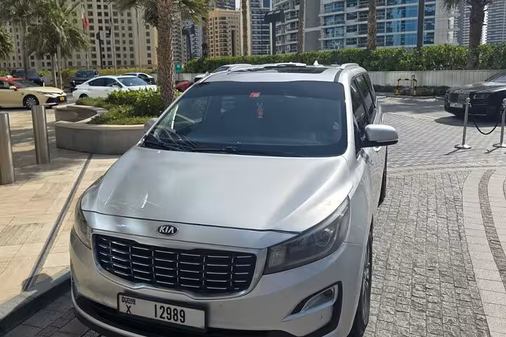 Kia Carnival private transfer from Fujairah Dibba Khorfakan to Dubai airports, comfortable airport pickup