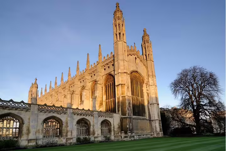 King’s College Chapel in Cambridge at golden hour, key stop on a self-guided scavenger hunt highlights tour