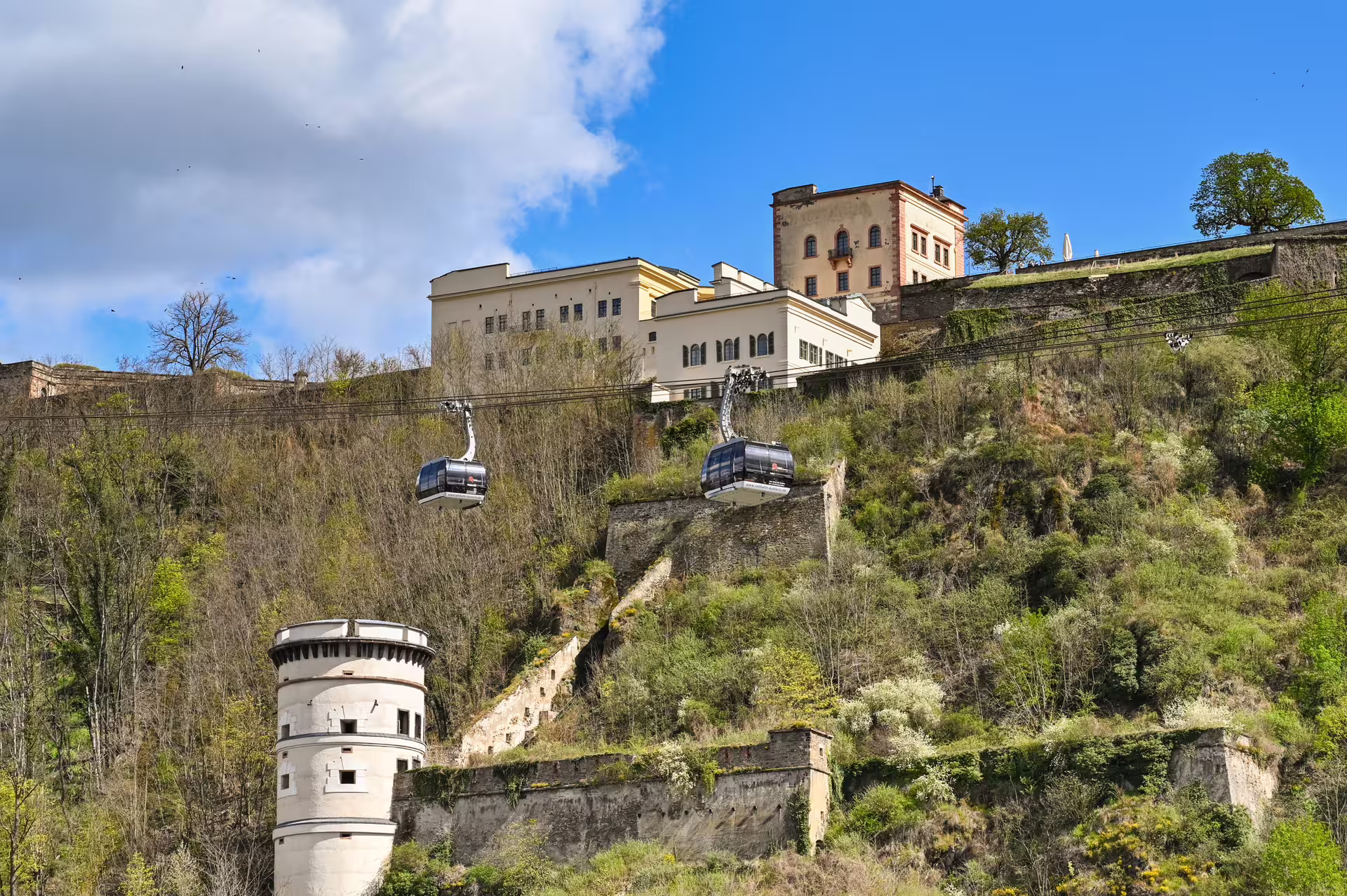 Koblenz Ehrenbreitstein Fortress with cable car over the Rhine, highlight on the 1-day audio walking tour