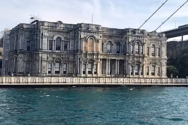 Küçüksu Pavilion on the Bosphorus, a highlight of a private Istanbul tour with licensed guide and car