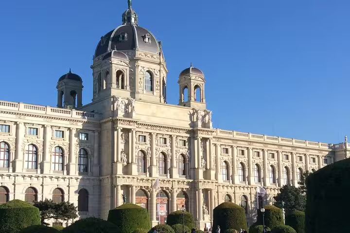 Exterior view of Vienna's Kunsthistorisches Museum under clear blue skies, highlighting its architectural grandeur.