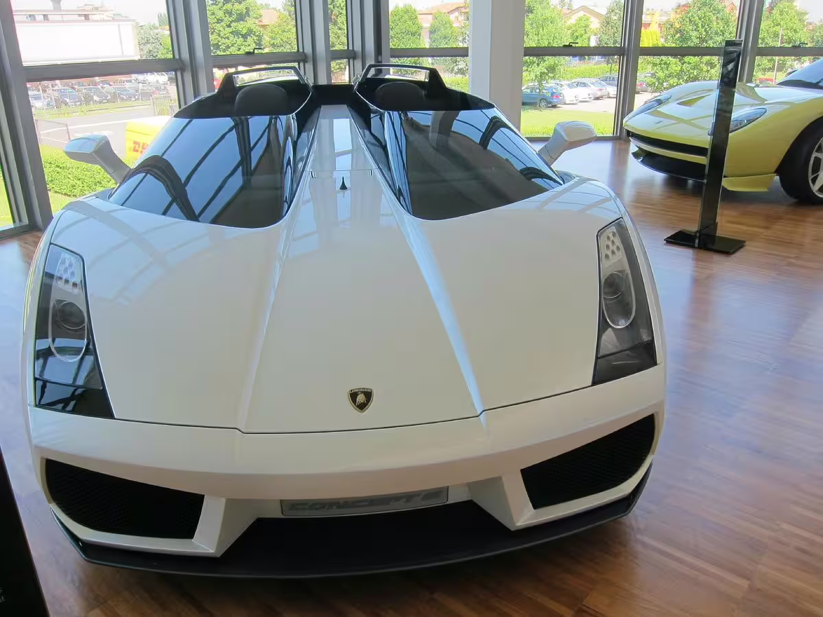 Supercar Lamborghini in esposizione al Museo Lamborghini vicino Bologna, biglietto d’ingresso e visita auto sportive