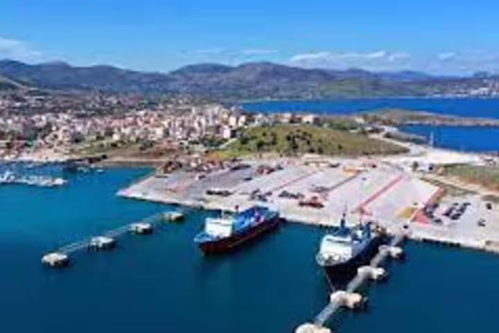 Executive Mercedes taxi cars for Lavrio Port to Athens Airport private departure transfer, comfortable luggage ride