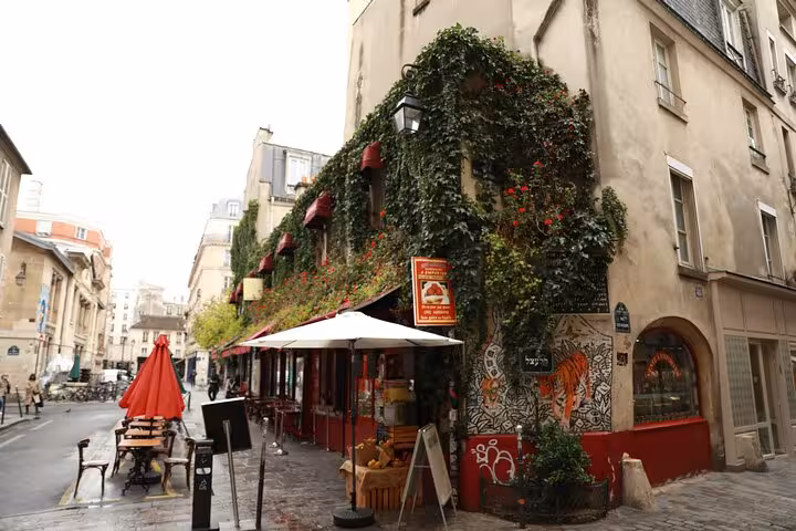 Le Marais street café on a Paris Jewish history private tour, ivy-covered façade and old-world lane