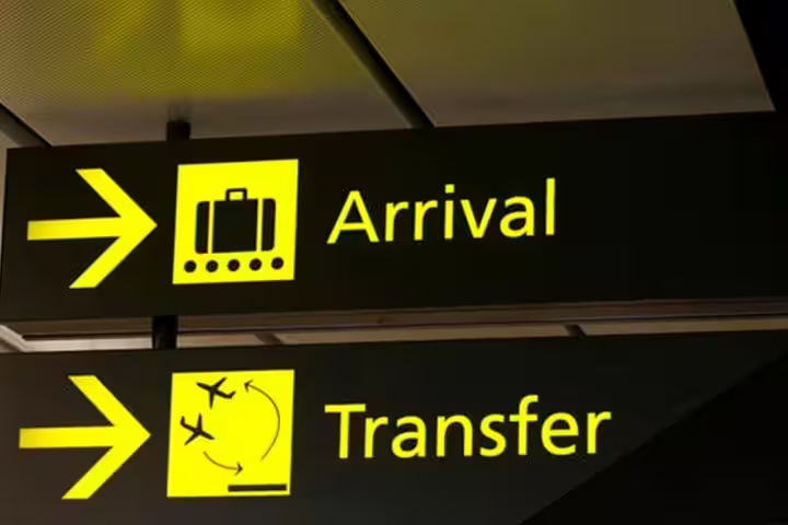 Yellow airport signs for arrival and transfer guide travelers from Lisbon Airport to Cascais, Sintra, or Costa da Caparica.