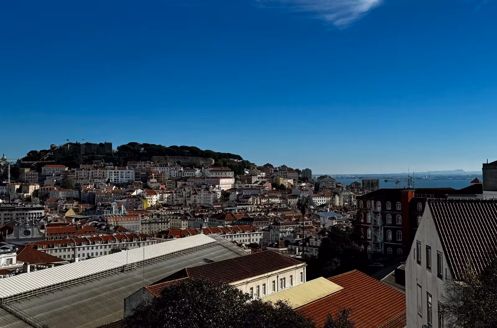 Lisbon skyline view over Alfama rooftops toward São Jorge Castle, perfect for an audio guided City Quest scavenger hunt