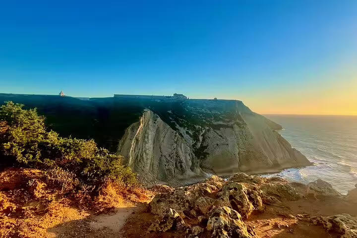 Scenic coastal view of Arrábida cliffs at sunset, ideal for private 4x4 Jeep tours and beach picnics near Sesimbra-Lisbon.
