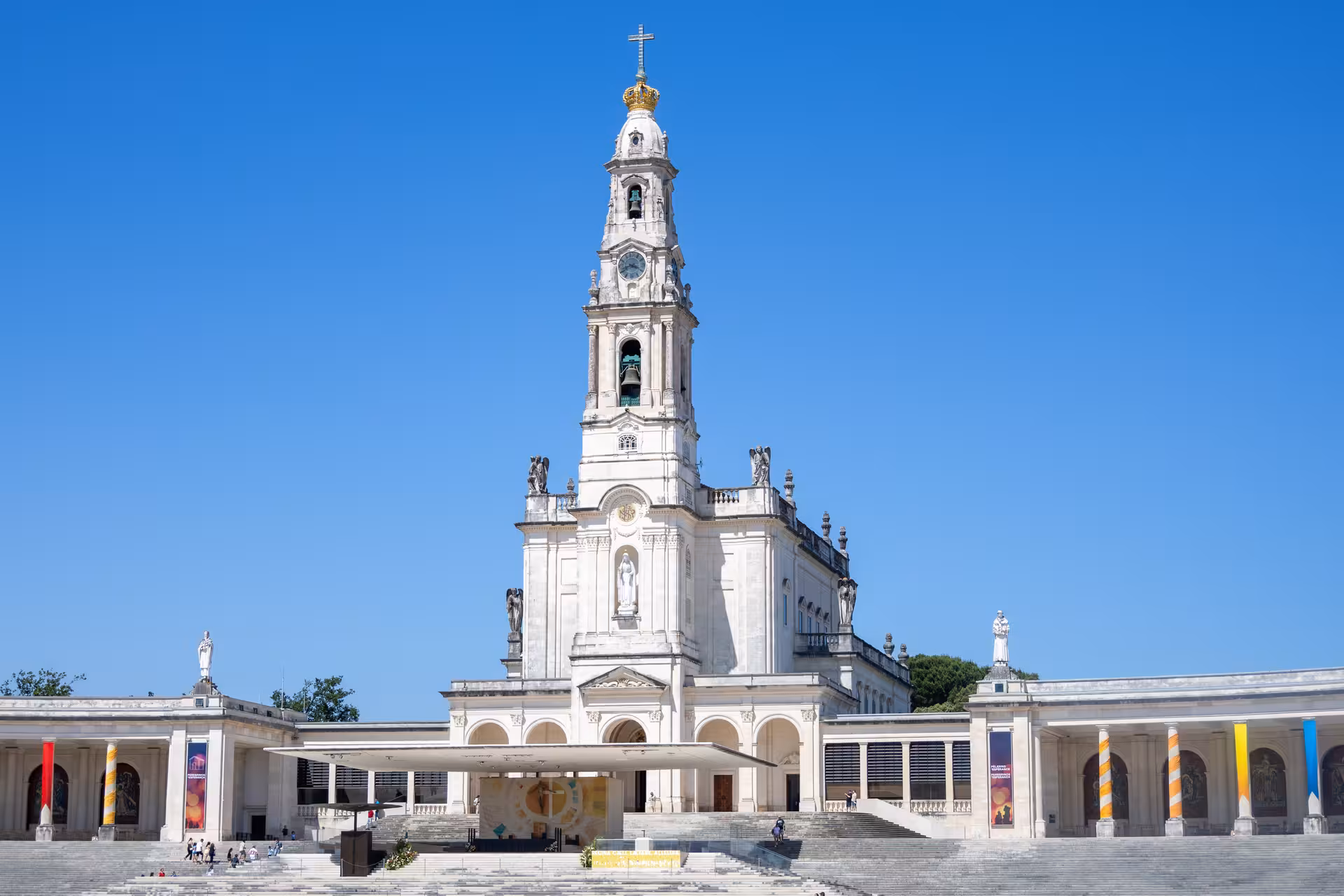 View of the Sanctuary of Fátima under a clear blue sky, a key highlight on the Lisbon to Fátima small group tour.