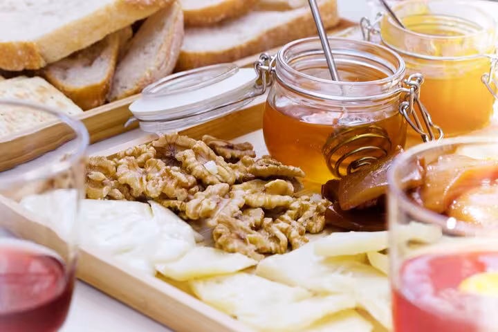 Portuguese cheese, walnuts and honey tasting on Lisbon vintage Jeep food and drink tour