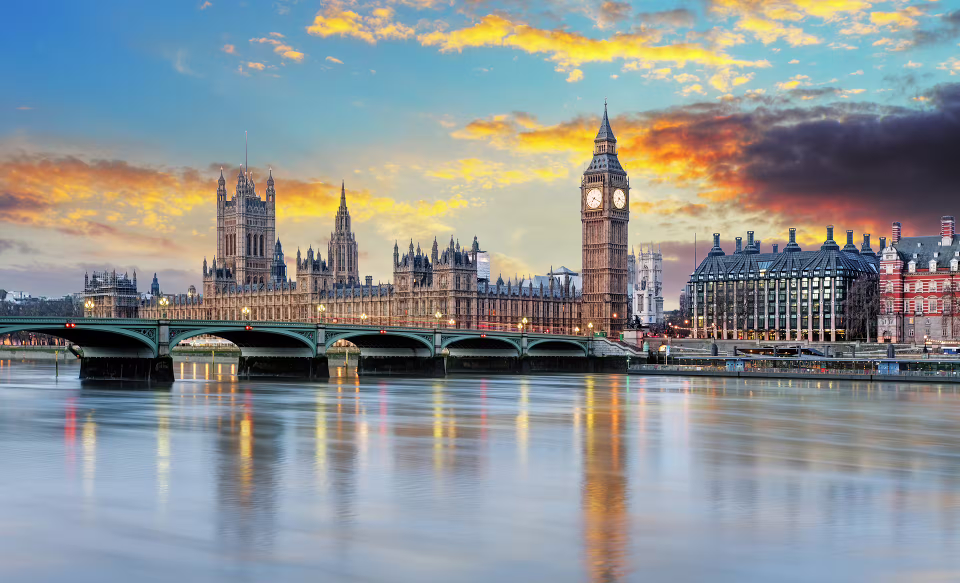 Houses of Parliament and Big Ben at sunset, highlight of London Royal Walk 1-day walking tour audioguide