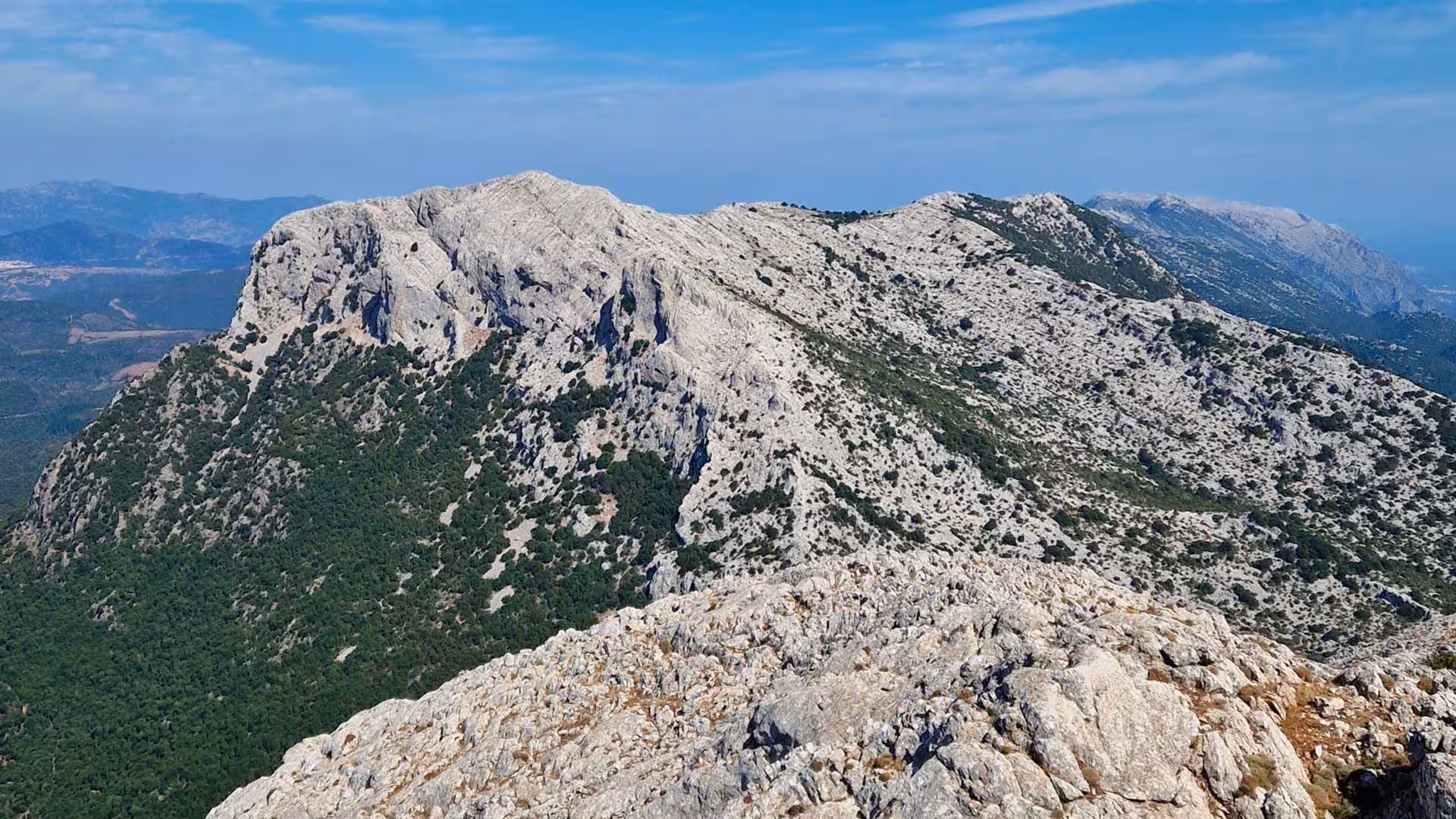 Scenic panorama of Montalbo mountain range with lush greenery and rock formations, perfect for Lula hiking tour.
