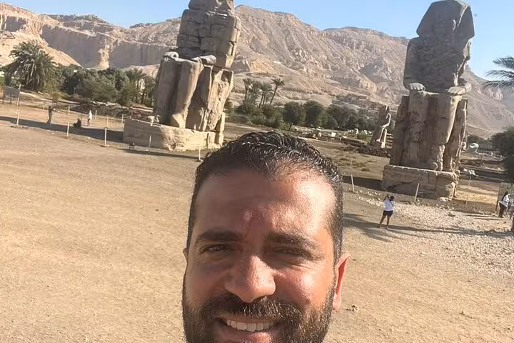 Traveler at Colossi of Memnon on Luxor West Bank, private guided day tour of East and West Banks