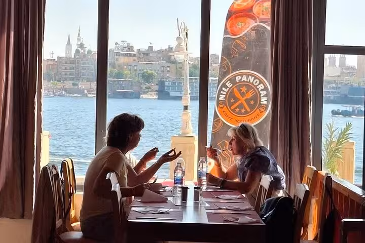 Nile-side lunch stop in Luxor during Comfort Luxor trip from Hurghada, before King Tut tomb visit