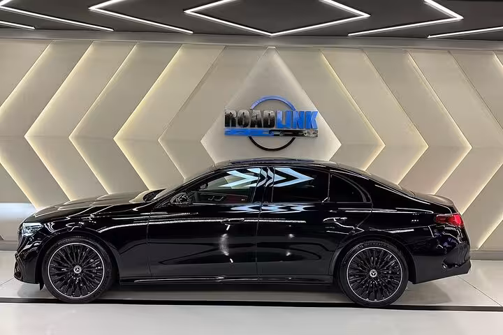 Luxury black sedan for private Sharm El Sheikh airport transfer to hotel, premium chauffeur service and comfort