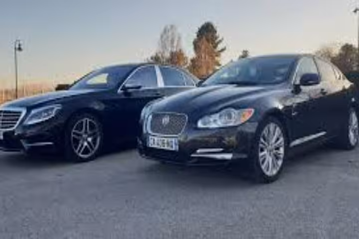 Luxury sedans ready for private Luxor Airport transfer service, reliable airport pickup and hotel drop-off in Luxor