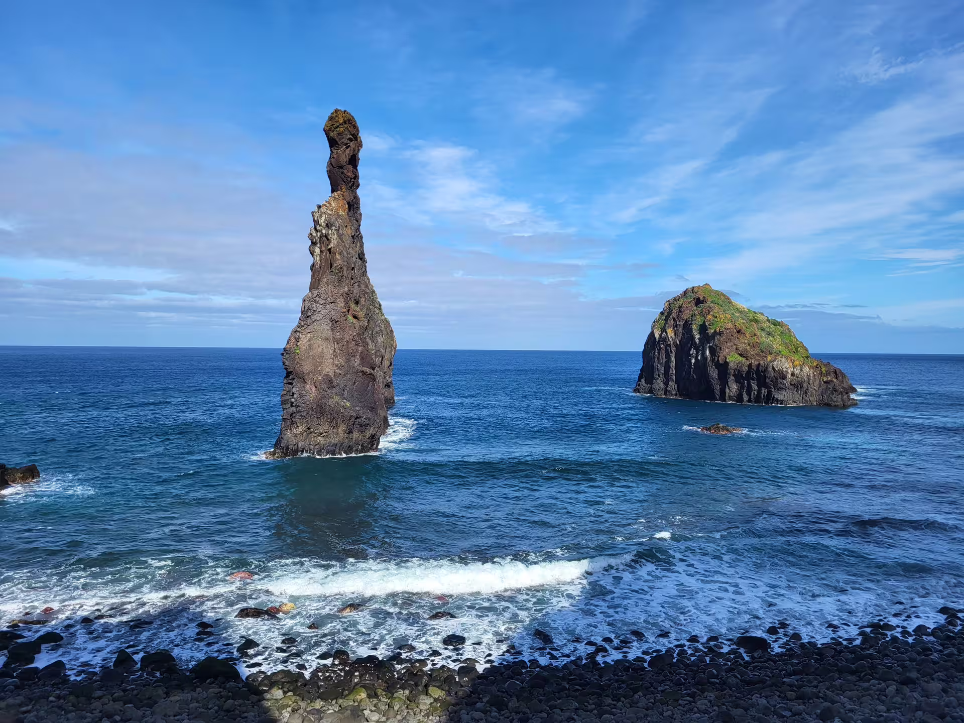 Scenic view of Madeira's iconic sea stacks against a vibrant blue ocean, perfect for a private and comfortable exploration tour.