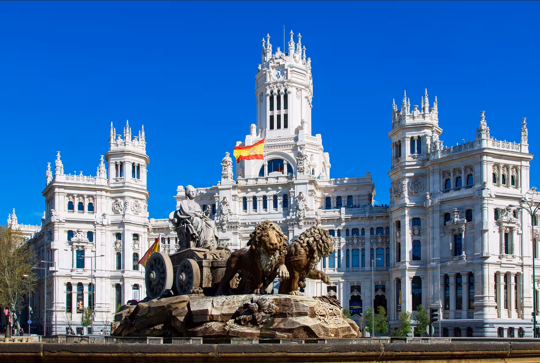 Cibeles Fountain and Palacio de Cibeles in Madrid, iconic highlight on Secretos Locales tour plus Thyssen Museum lunch