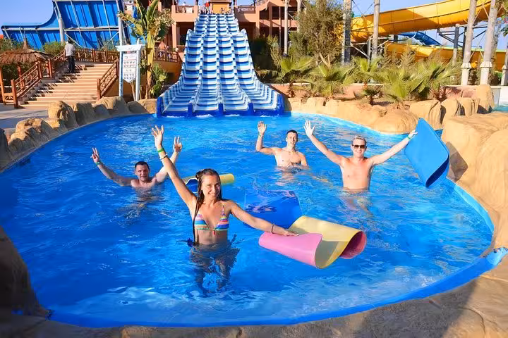 Friends enjoying Makadi Water World pool and slides on a Hurghada Makadi Safaga El Gouna day trip
