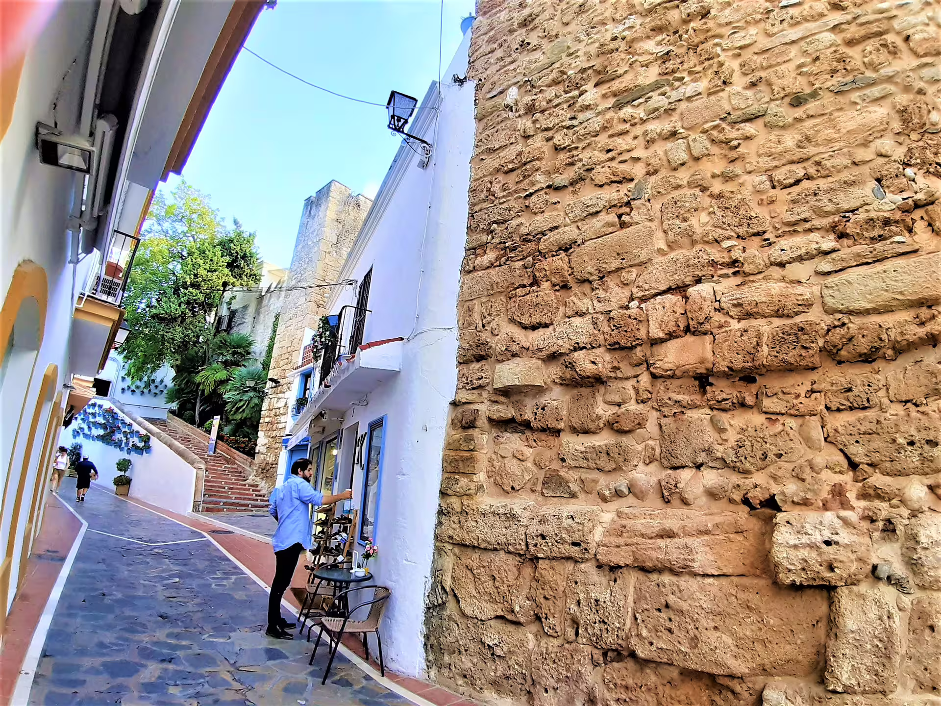 Stone wall and white lane in Marbella Casco Antiguo, a highlight of a private Malaga to Marbella day tour